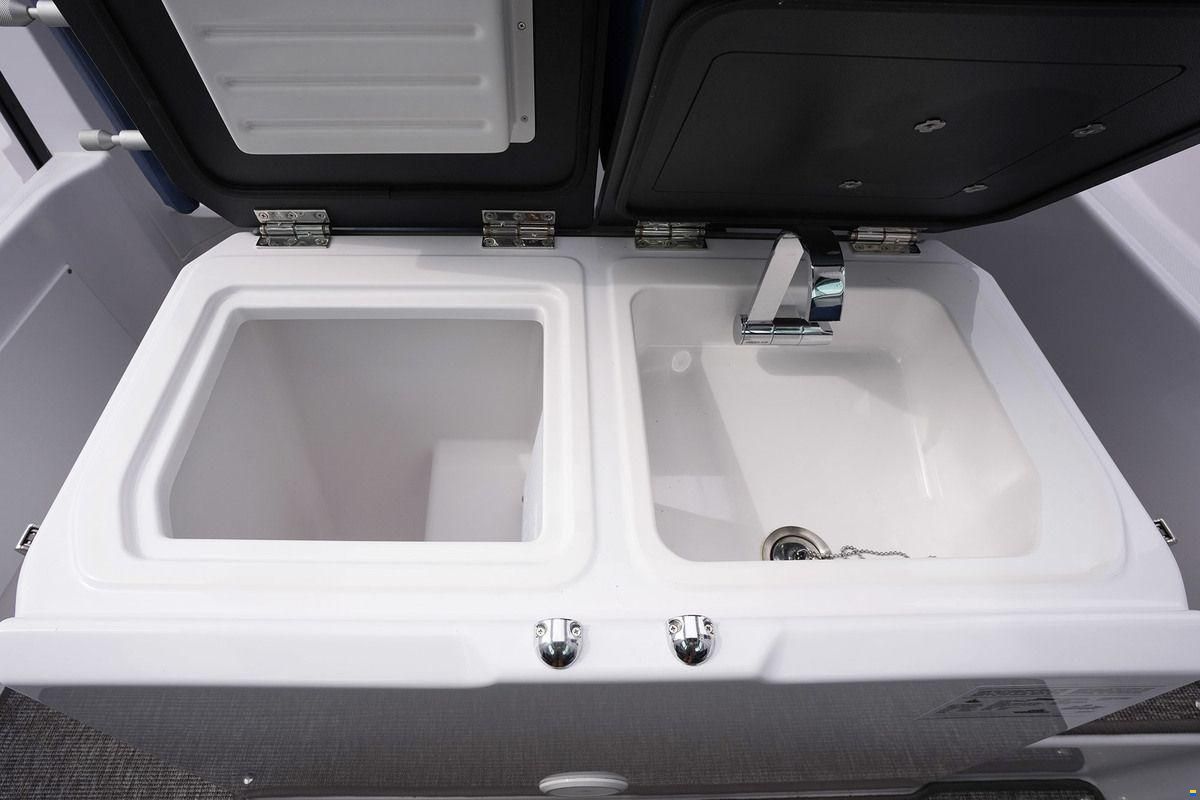 Axopar 29 XC Cross Cabin