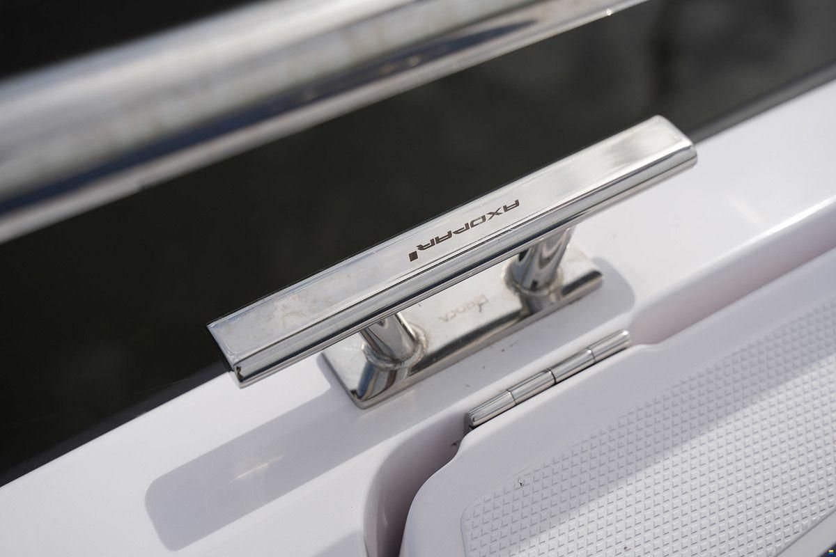 Axopar 29 XC Cross Cabin