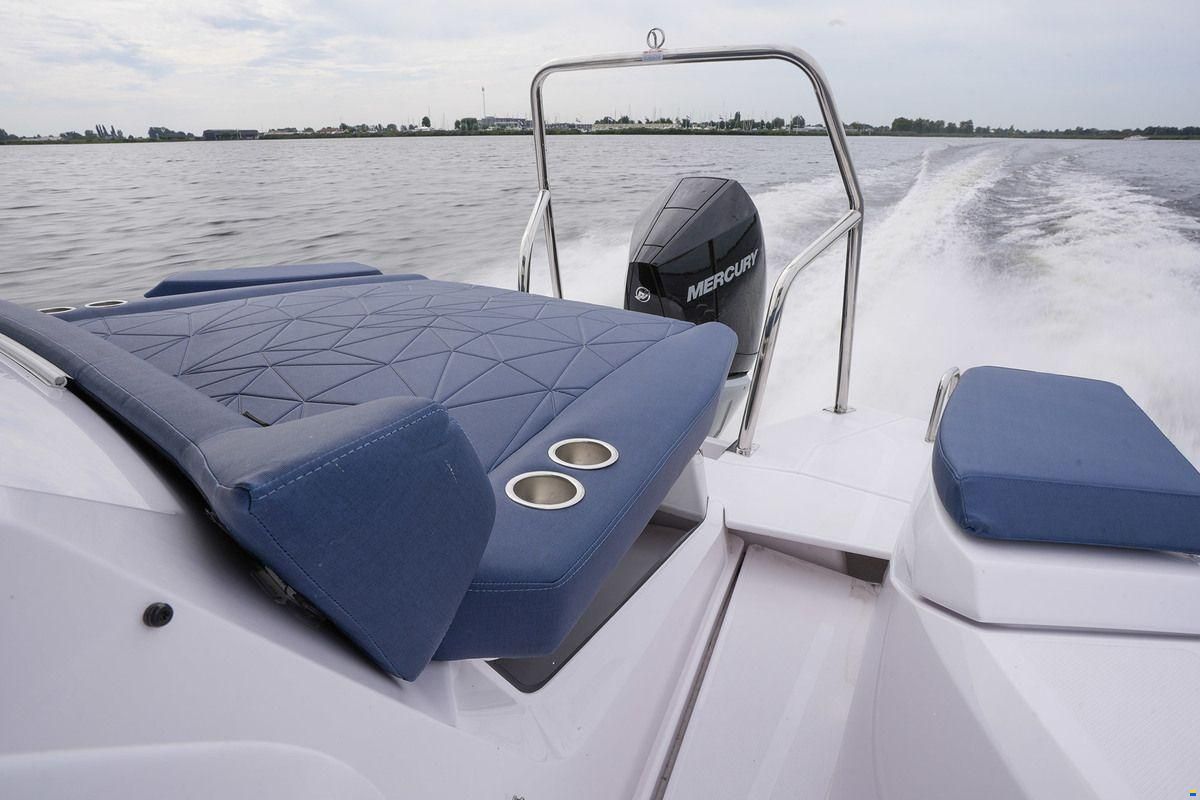Axopar 29 XC Cross Cabin