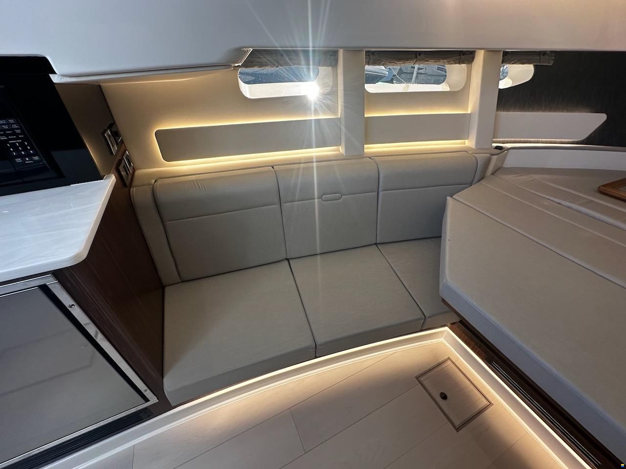 Sea Ray Sundancer 370
