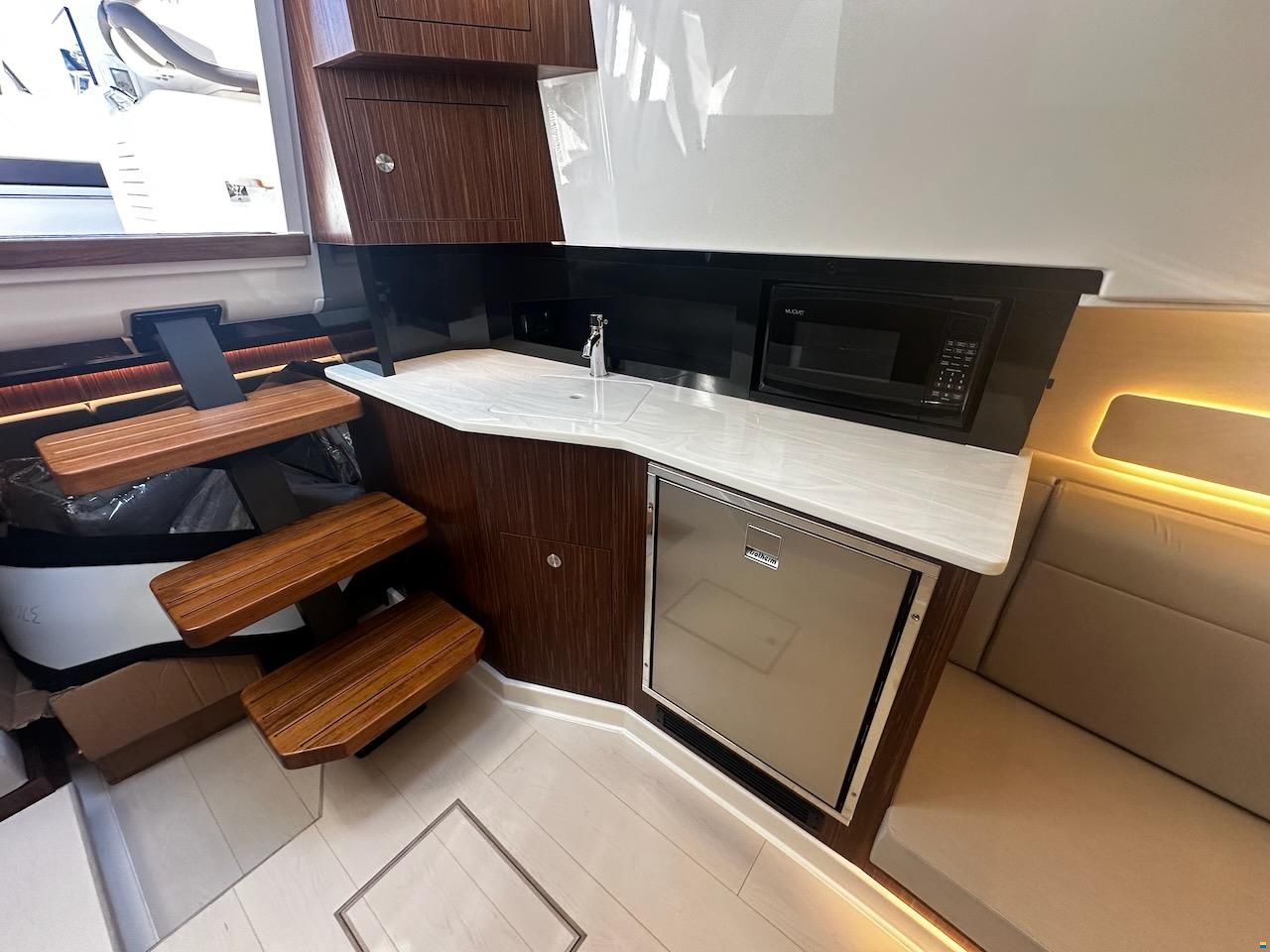 Sea Ray Sundancer 370
