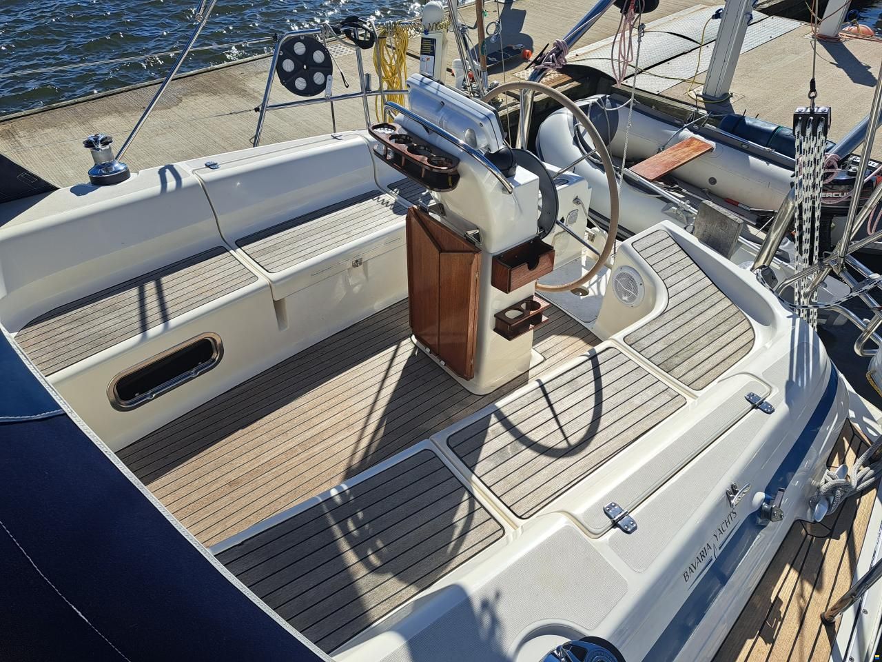 Bavaria 37