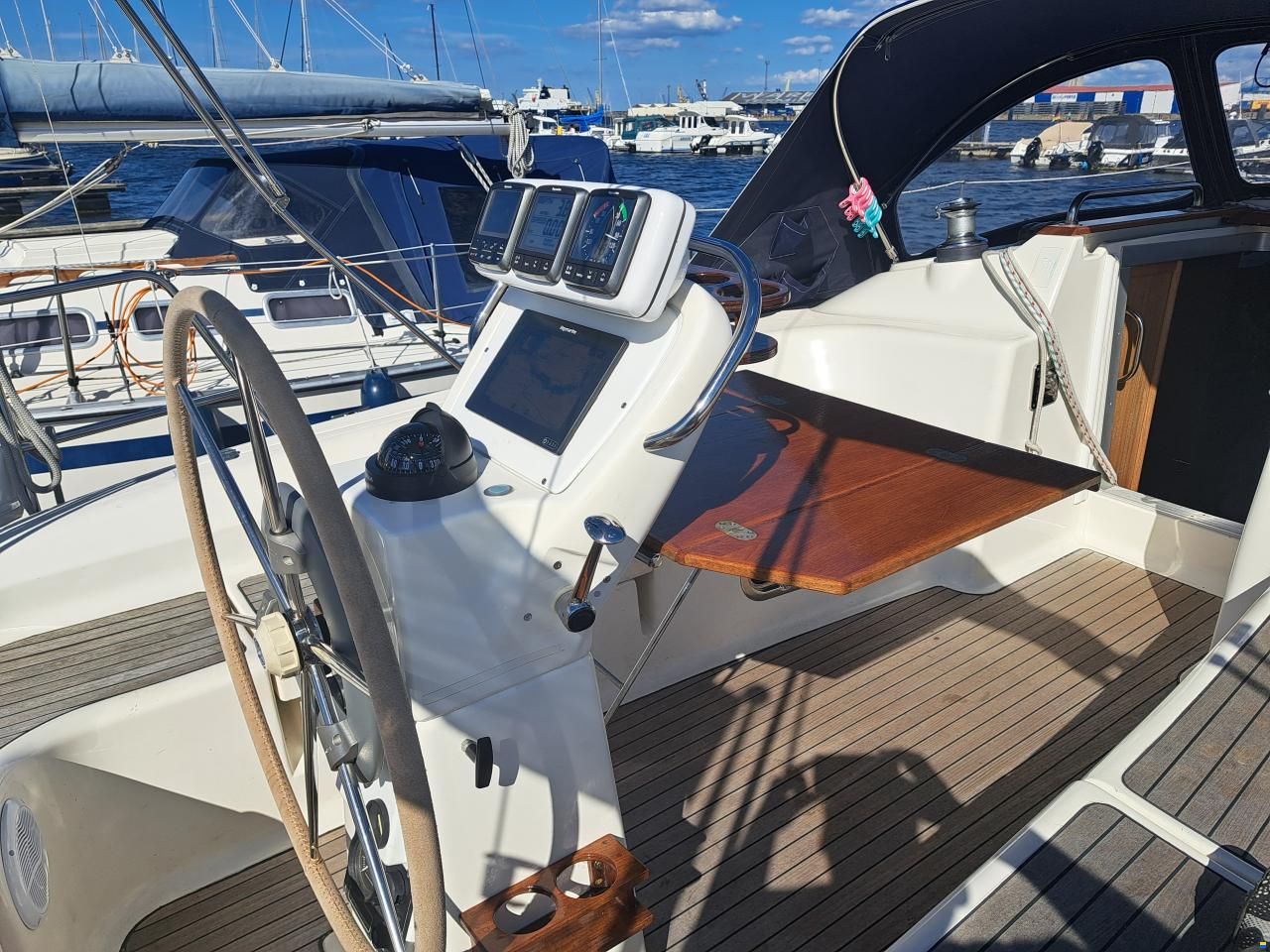 Bavaria 37
