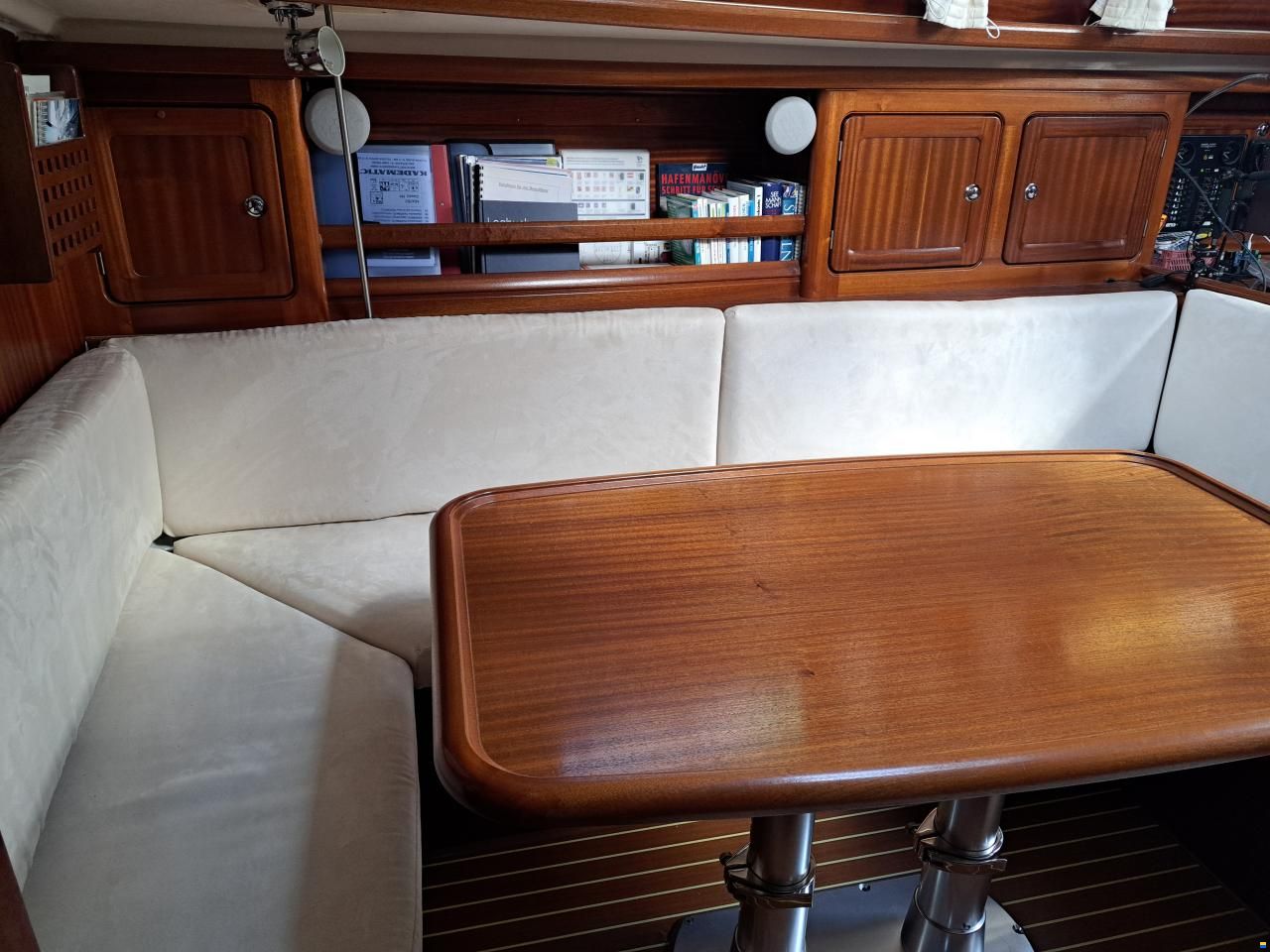 Bavaria 37