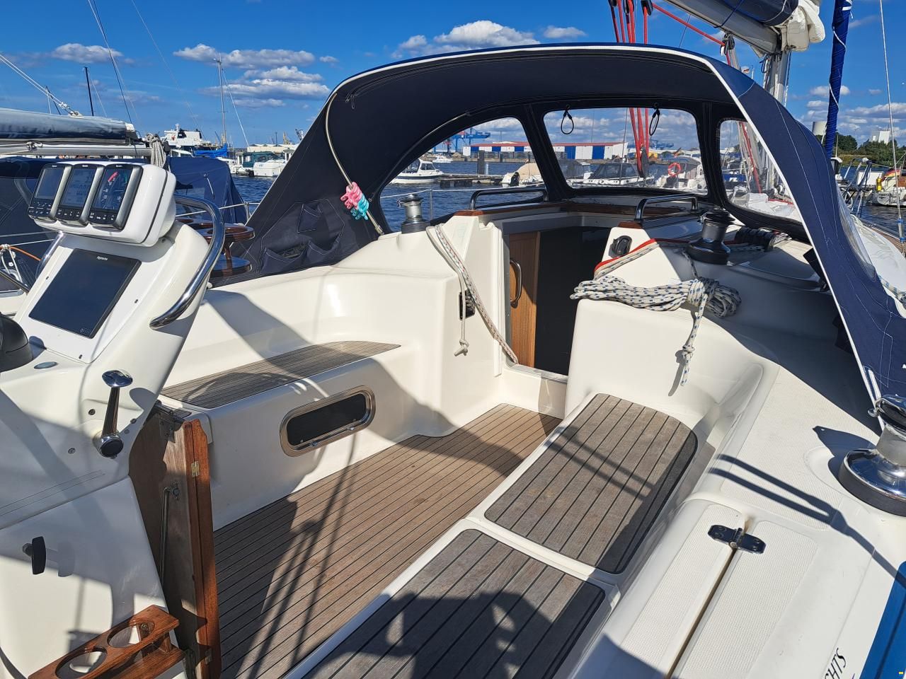 Bavaria 37
