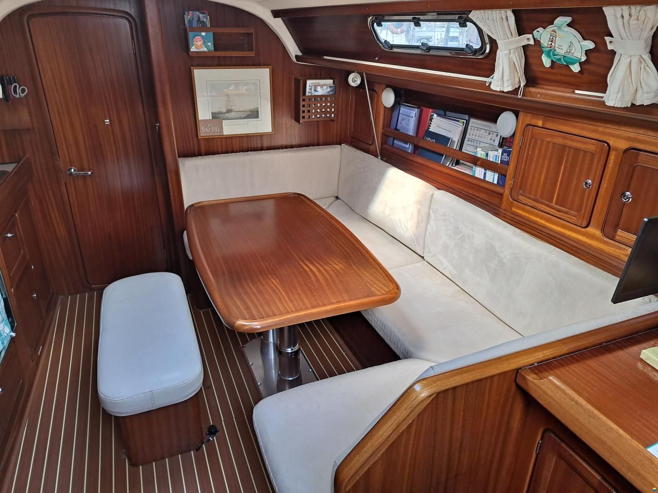 Bavaria 37
