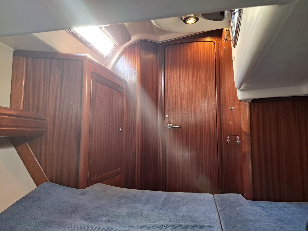 Bavaria 37