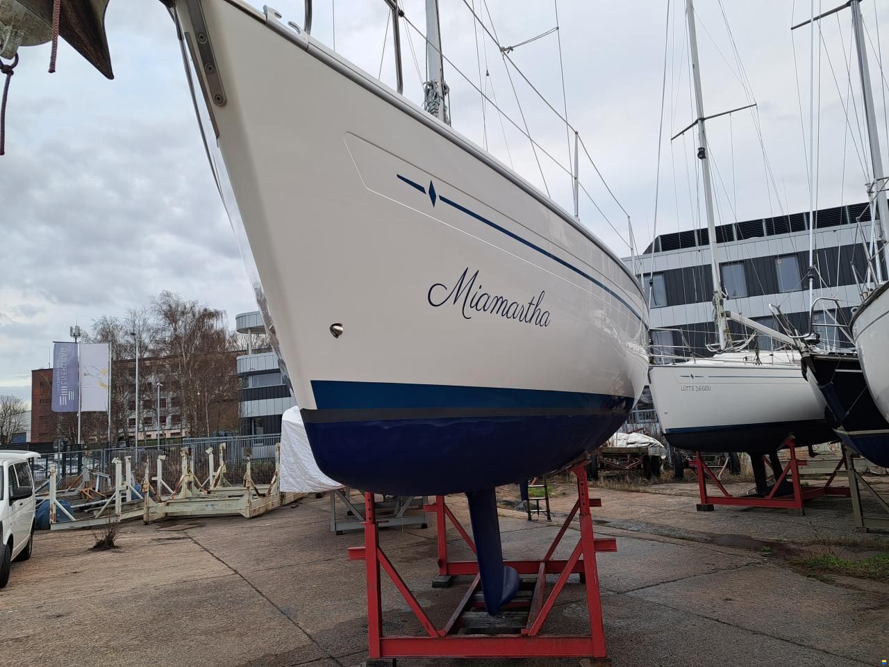 Bavaria 37