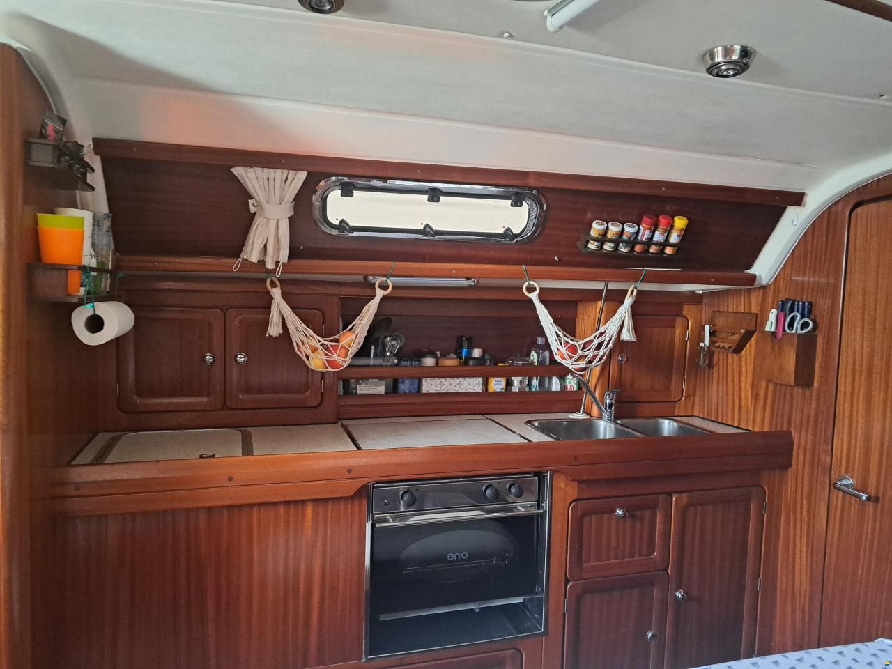 Bavaria 37