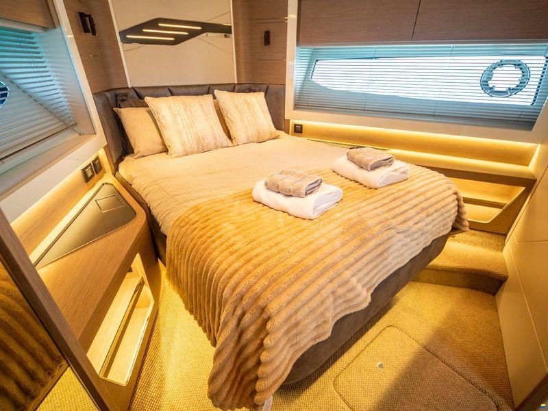Sunseeker Predator 65