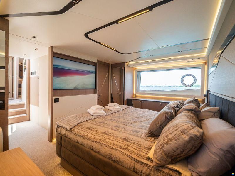 Sunseeker Predator 65