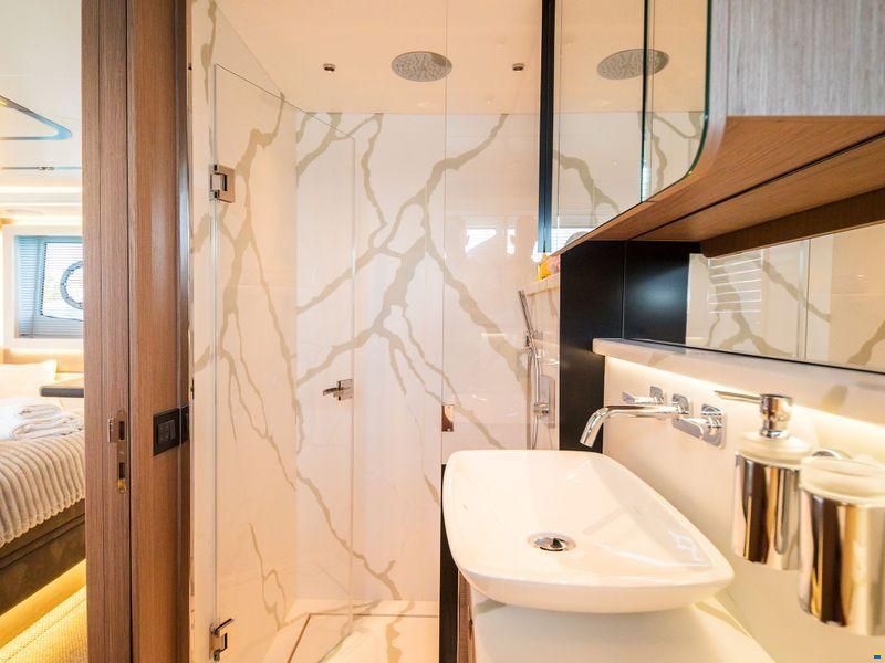 Sunseeker Predator 65