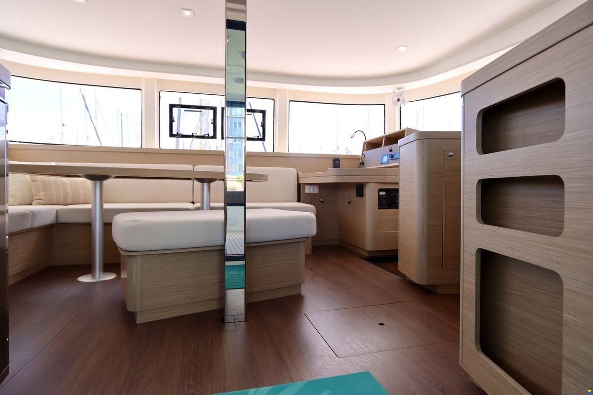 Lagoon 42 Full specs