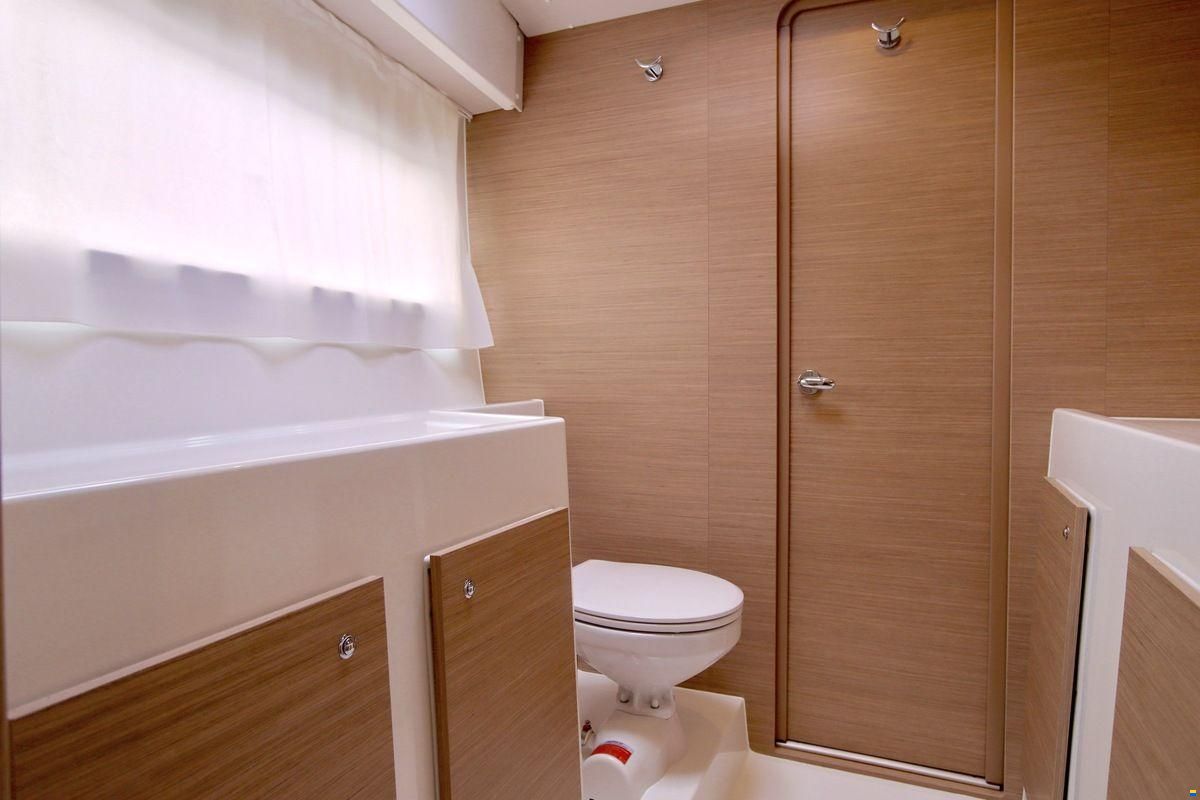 Lagoon 42 Full specs