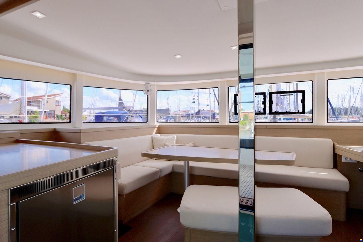 Lagoon 42 Full specs