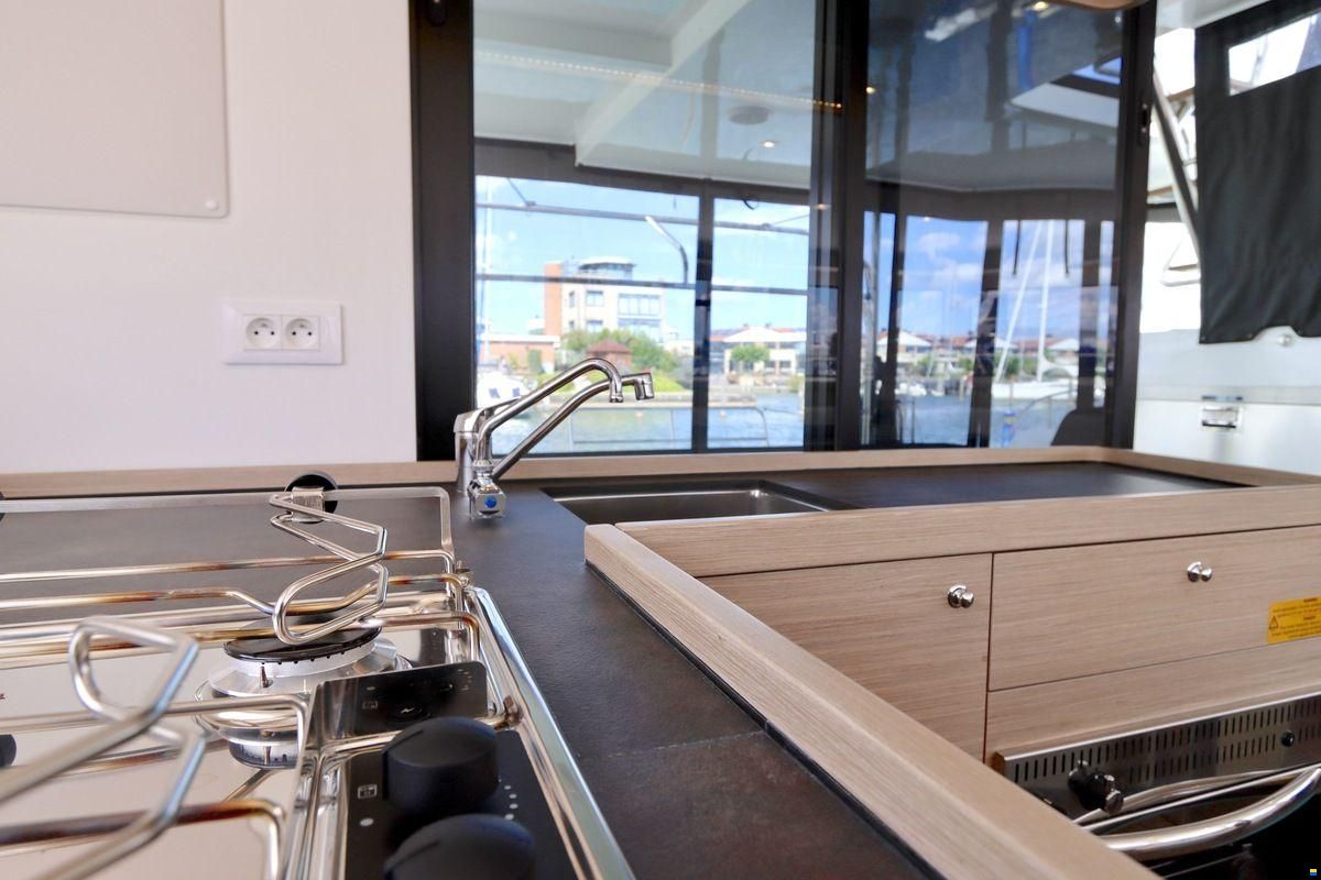 Lagoon 42 Full specs