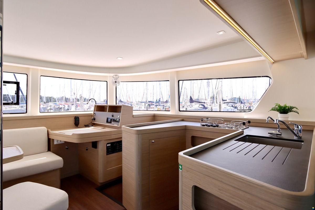 Lagoon 42 Full specs