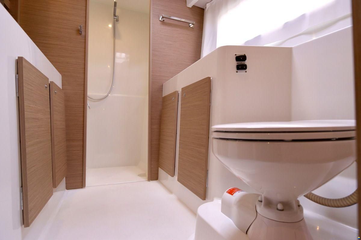 Lagoon 42 Full specs