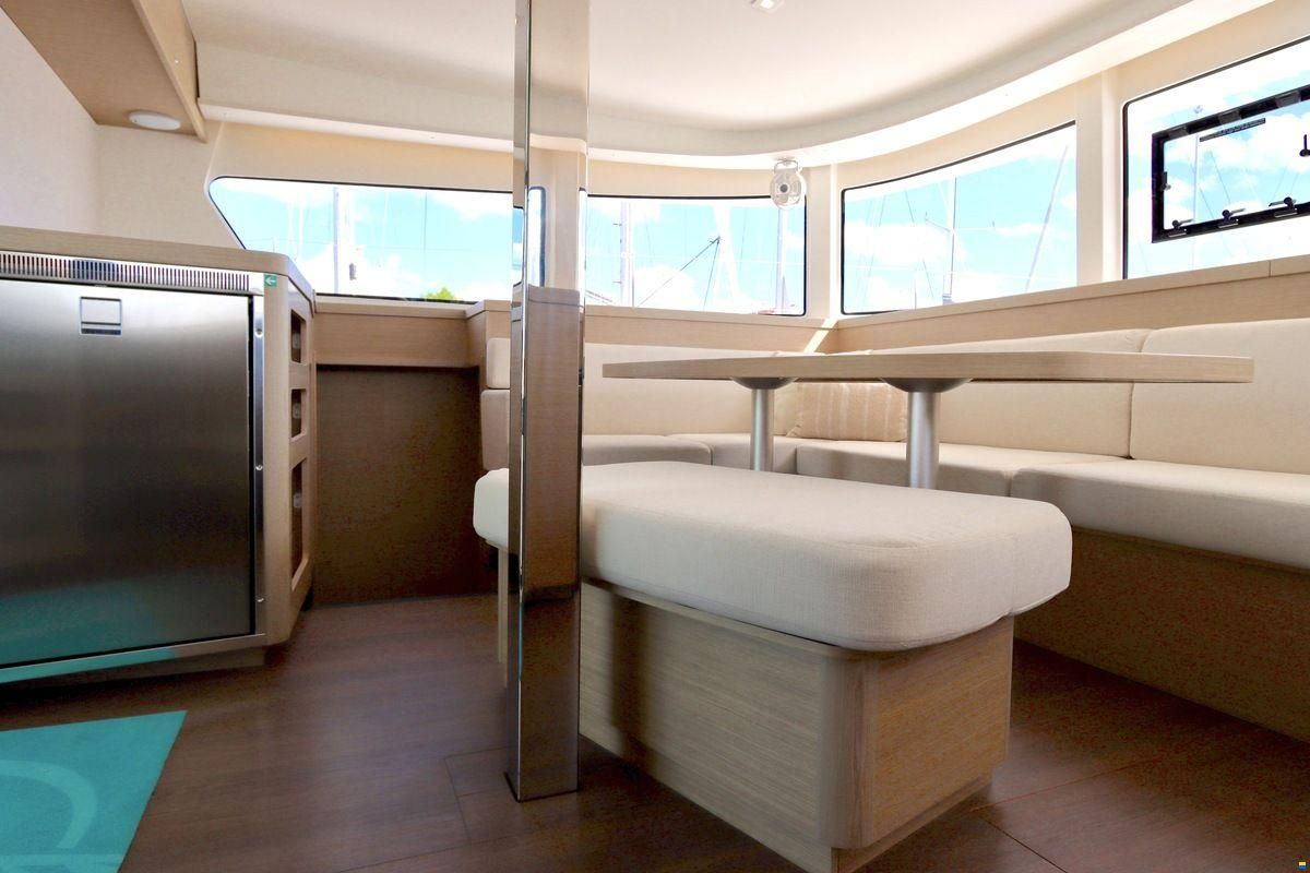 Lagoon 42 Full specs