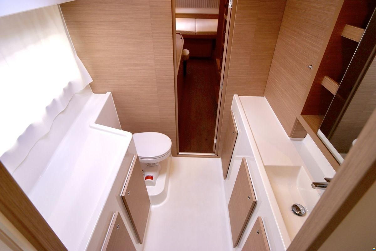 Lagoon 42 Full specs