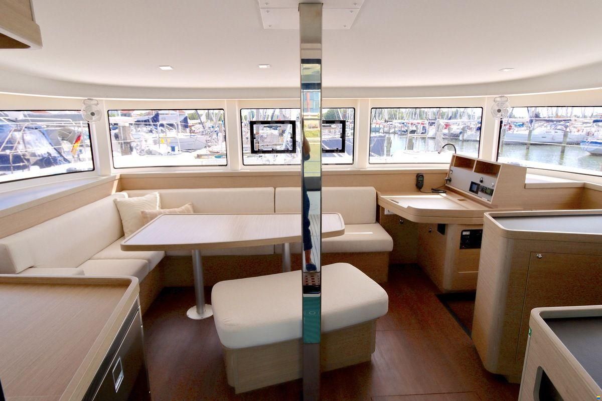 Lagoon 42 Full specs