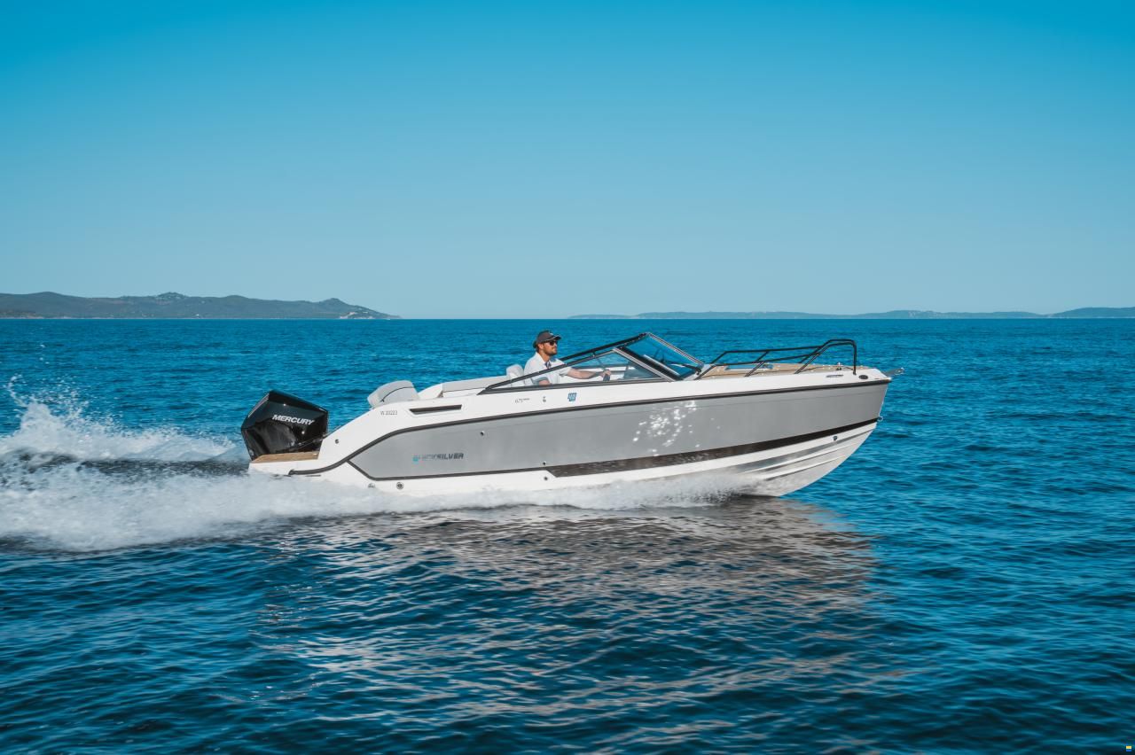 Quicksilver 675 Cruiser Deluxe Edition+Mercury F200X