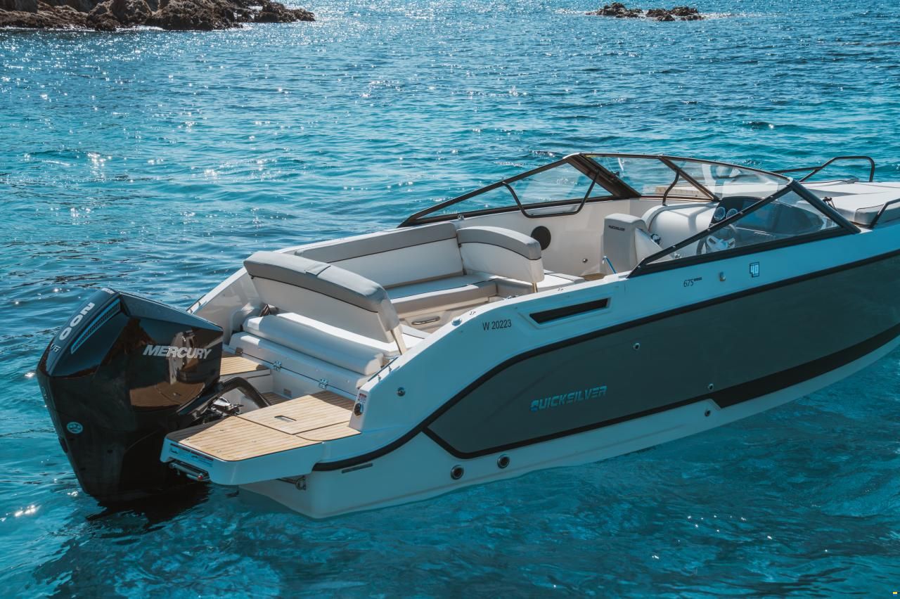 Quicksilver 675 Cruiser Deluxe Edition+Mercury F200X