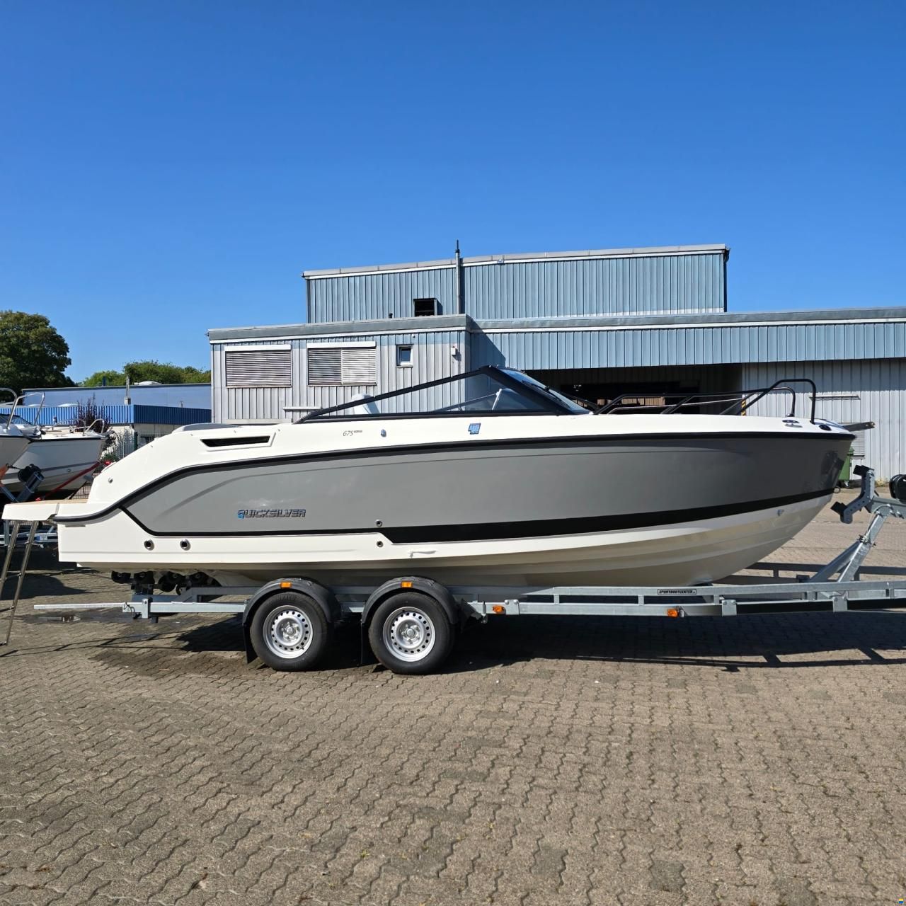 Quicksilver 675 Cruiser Deluxe Edition+Mercury F200X