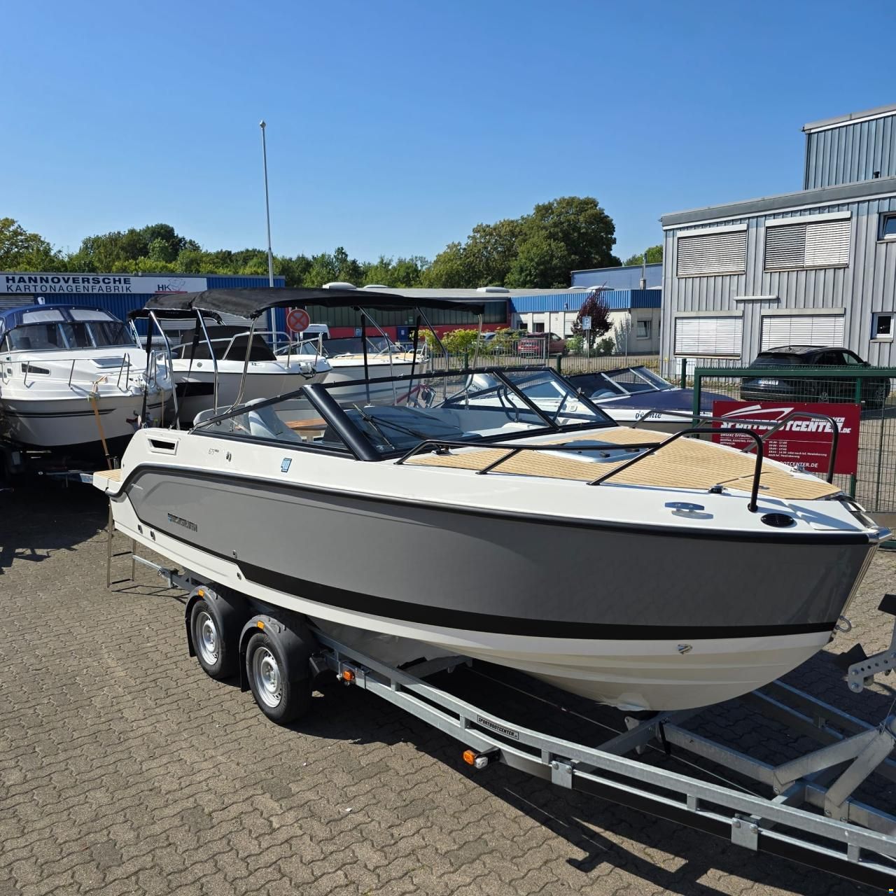 Quicksilver 675 Cruiser Deluxe Edition+Mercury F200X