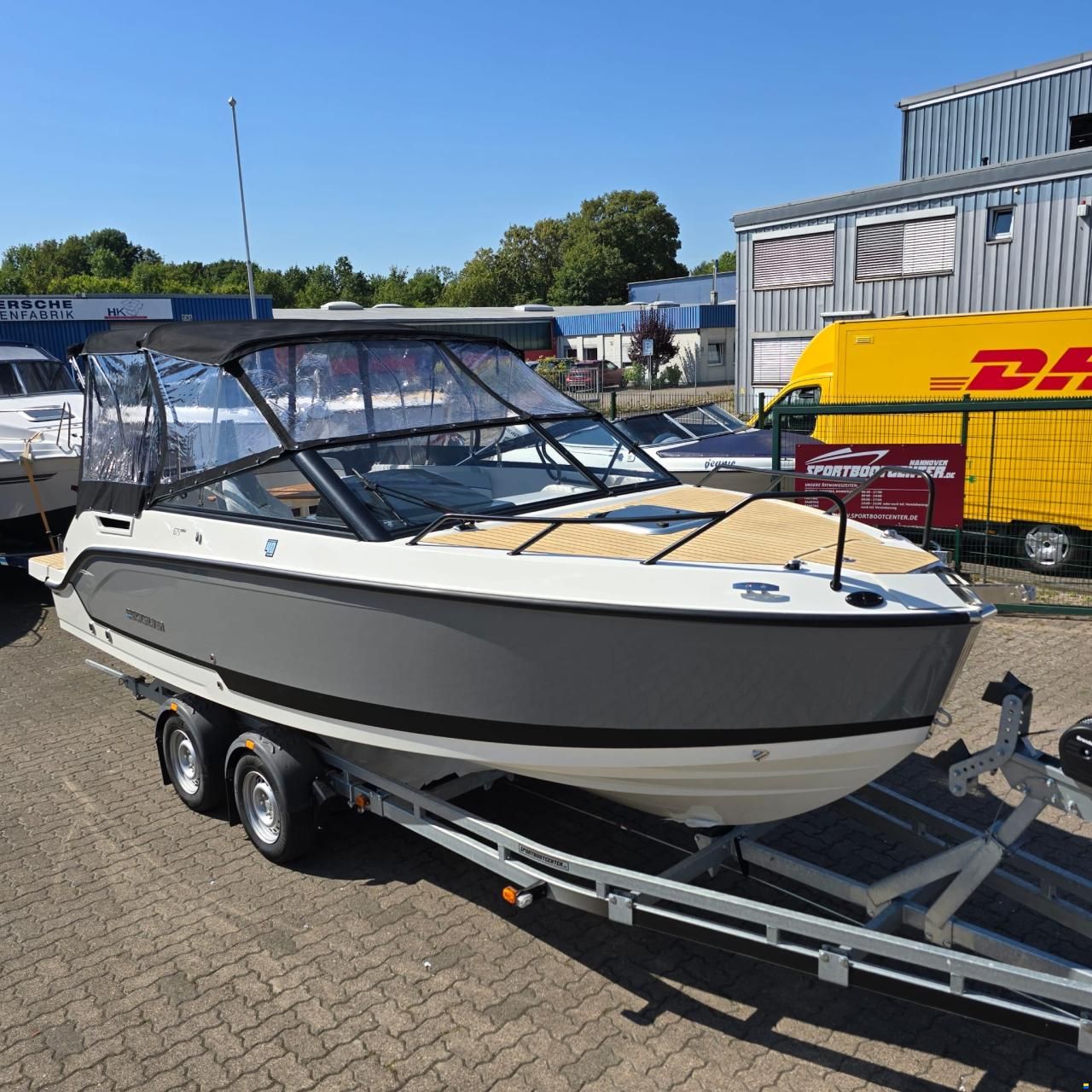 Quicksilver 675 Cruiser Deluxe Edition+Mercury F200X