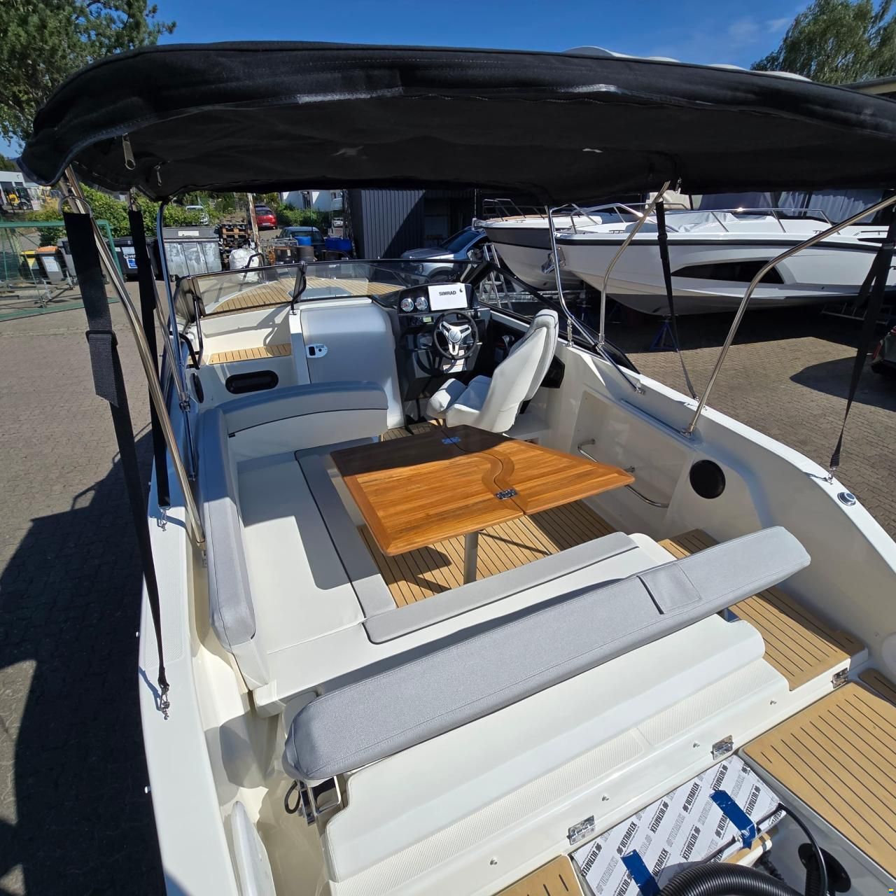 Quicksilver 675 Cruiser Deluxe Edition+Mercury F200X