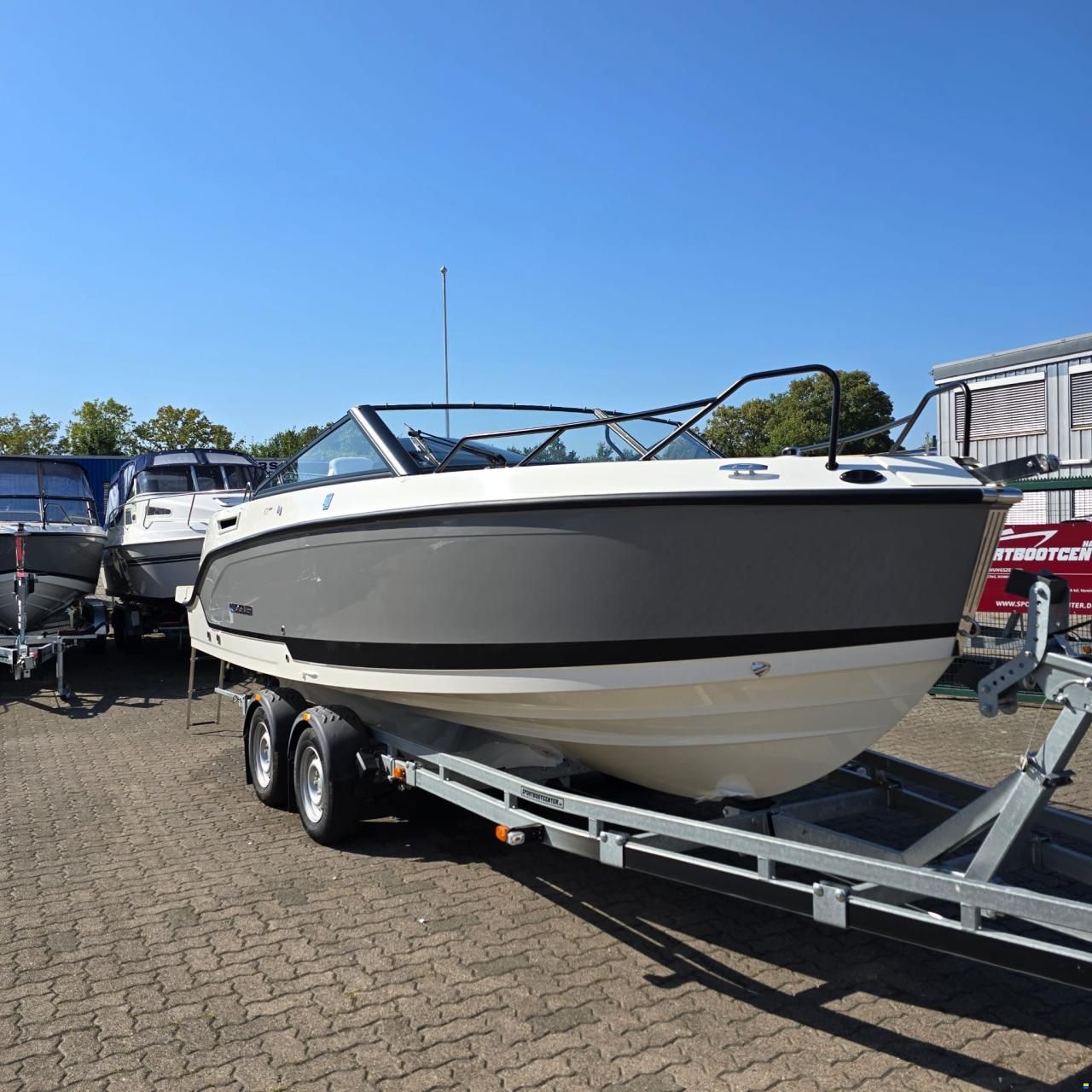 Quicksilver 675 Cruiser Deluxe Edition+Mercury F200X