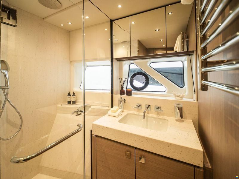 Sunseeker 76 Yacht