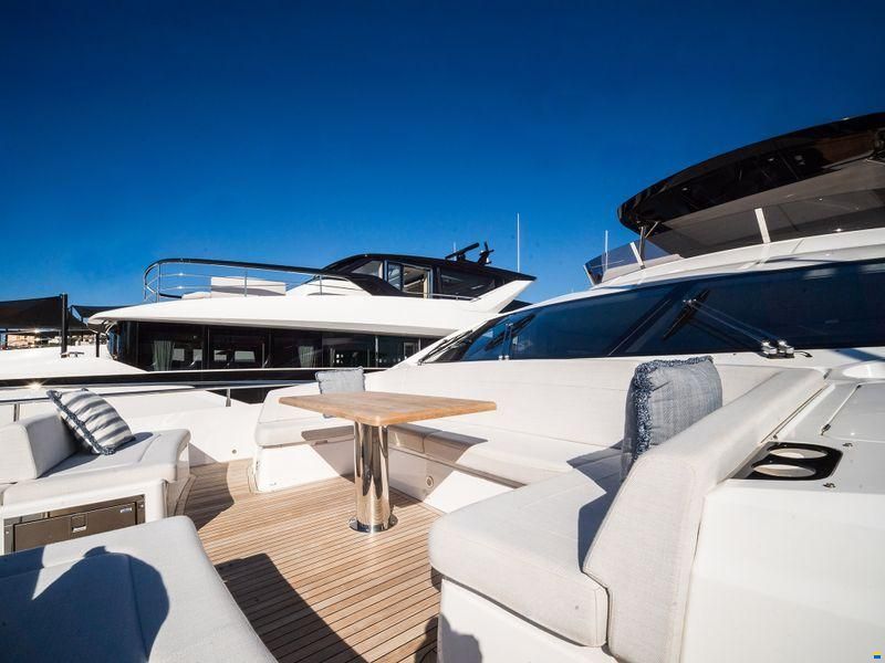 Sunseeker 76 Yacht