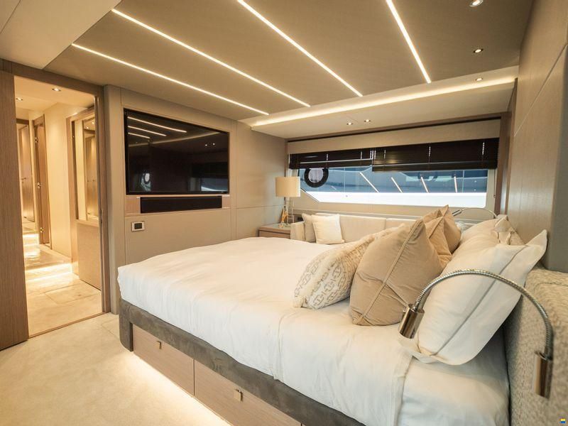 Sunseeker 76 Yacht