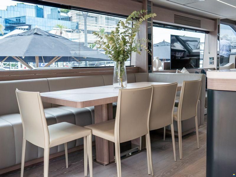 Sunseeker 76 Yacht
