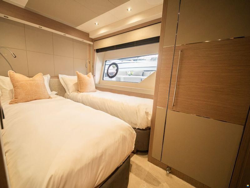Sunseeker 76 Yacht