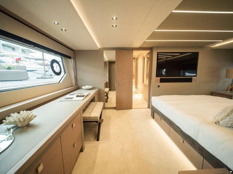 Sunseeker 76 Yacht
