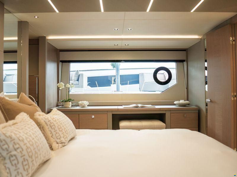 Sunseeker 76 Yacht