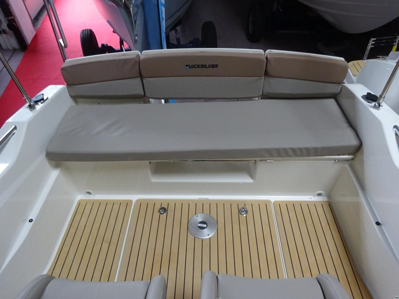 Quicksilver Activ 555 Cabin