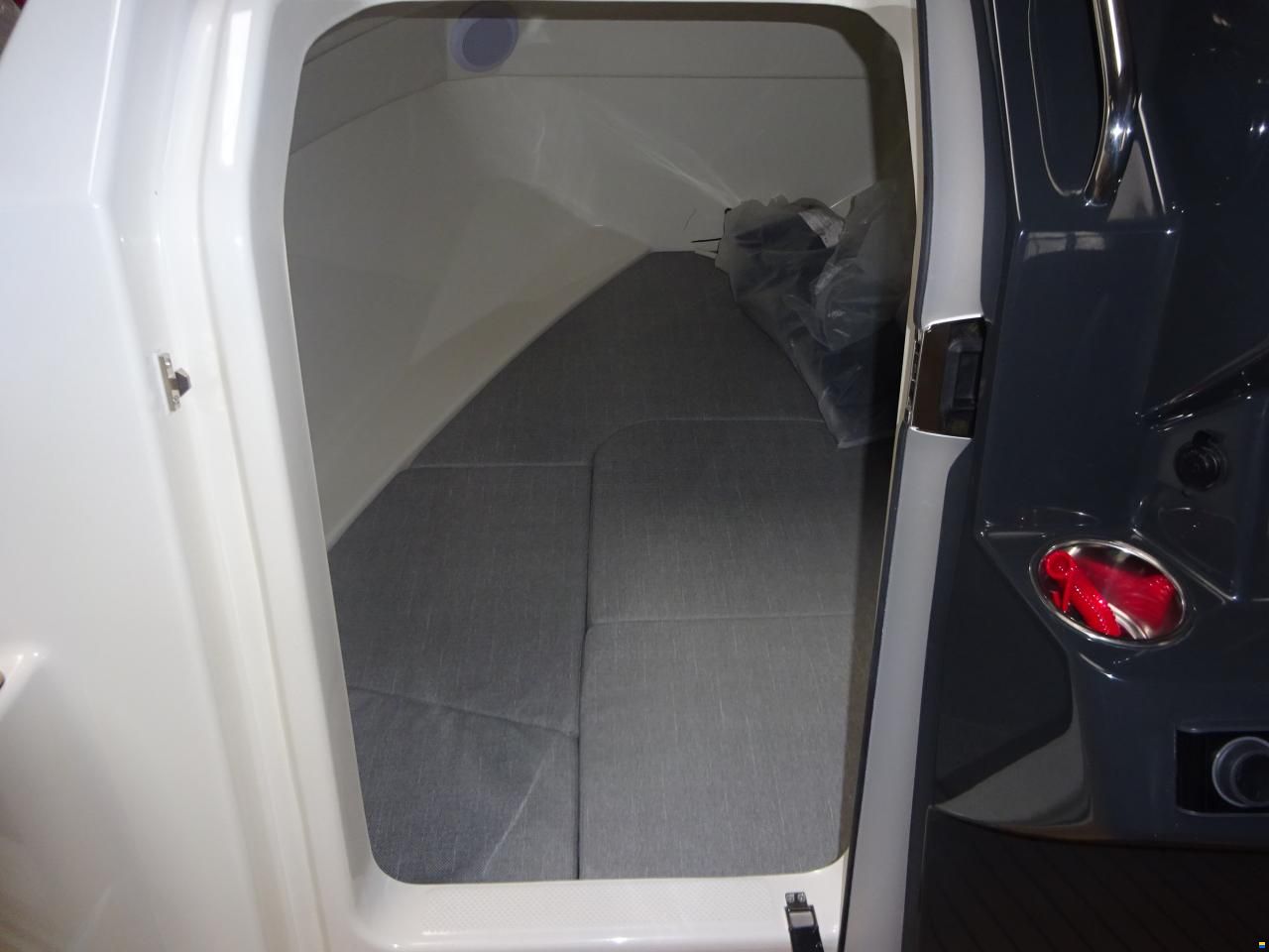 Quicksilver Activ 555 Cabin