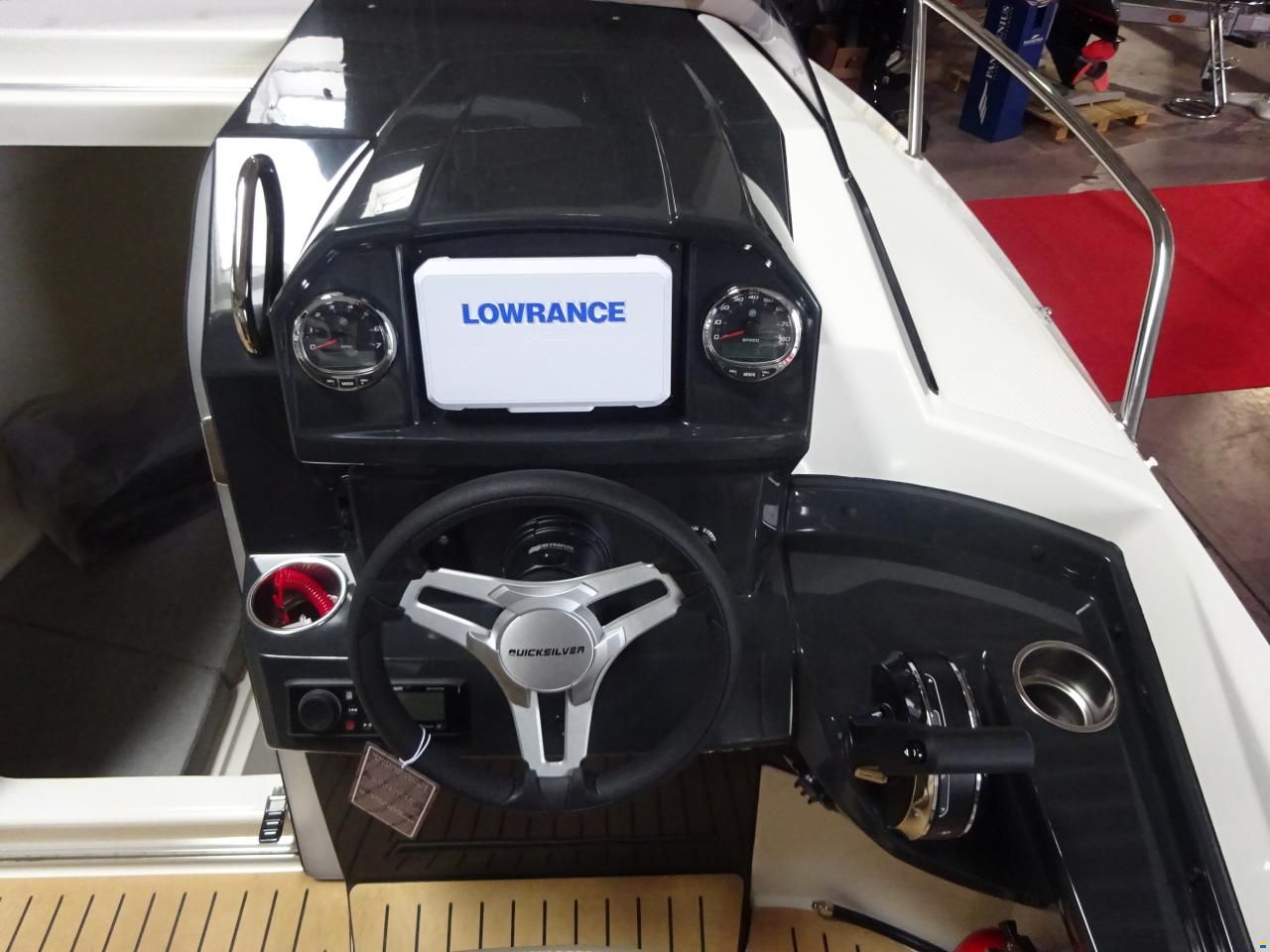 Quicksilver Activ 555 Cabin