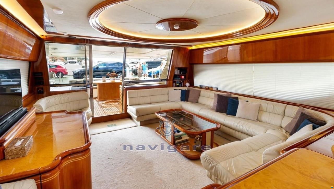 Ferretti 810