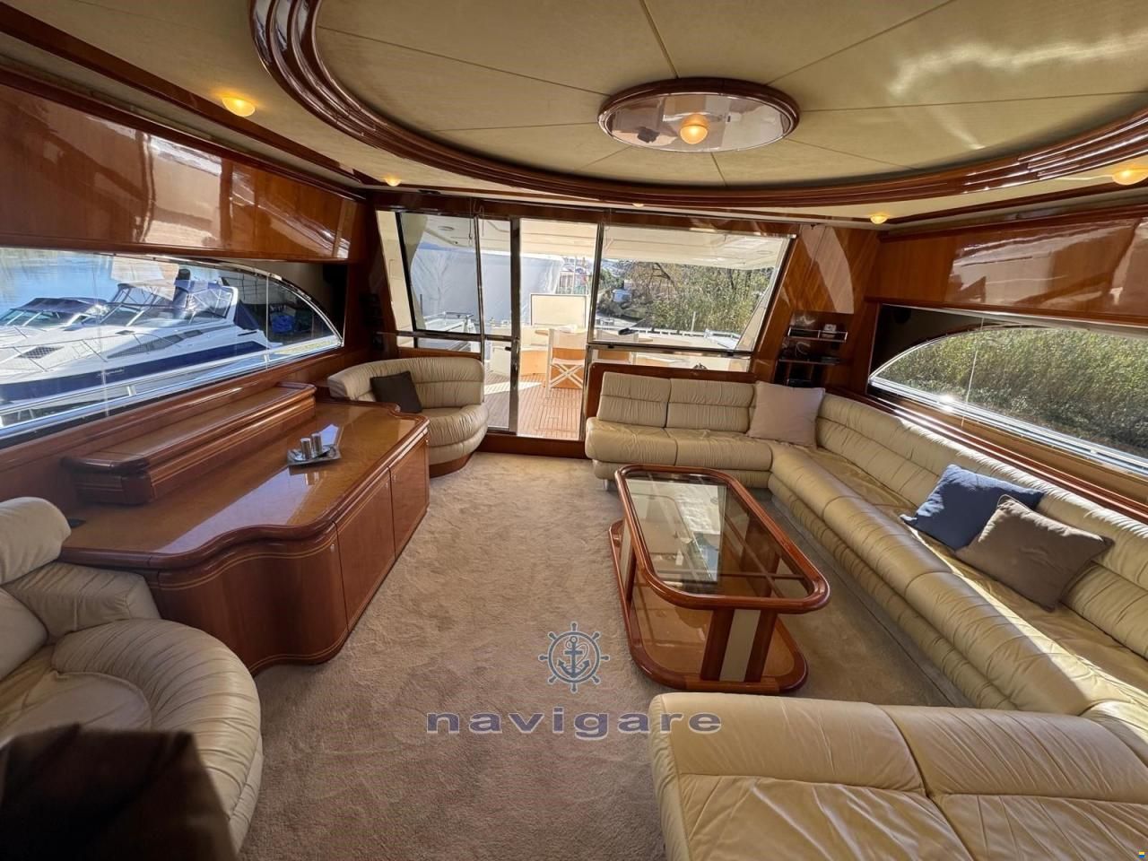 Ferretti 810