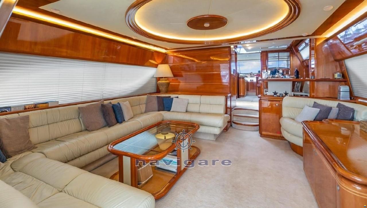 Ferretti 810