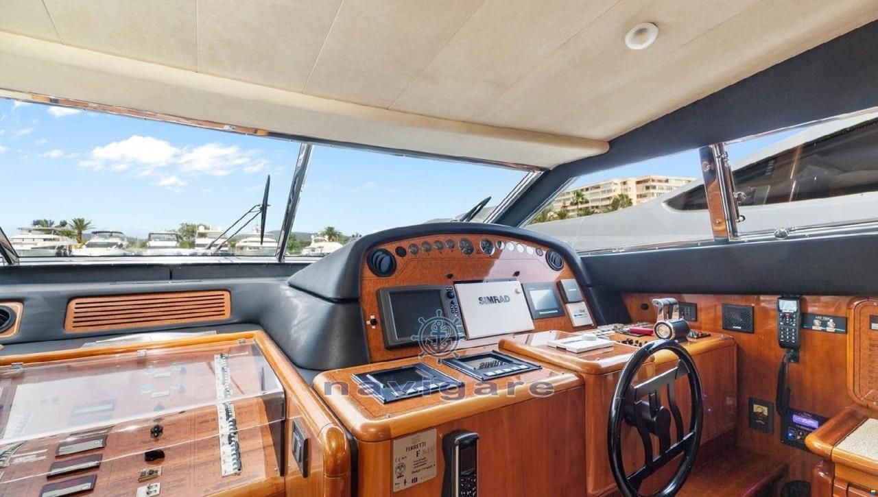 Ferretti 810