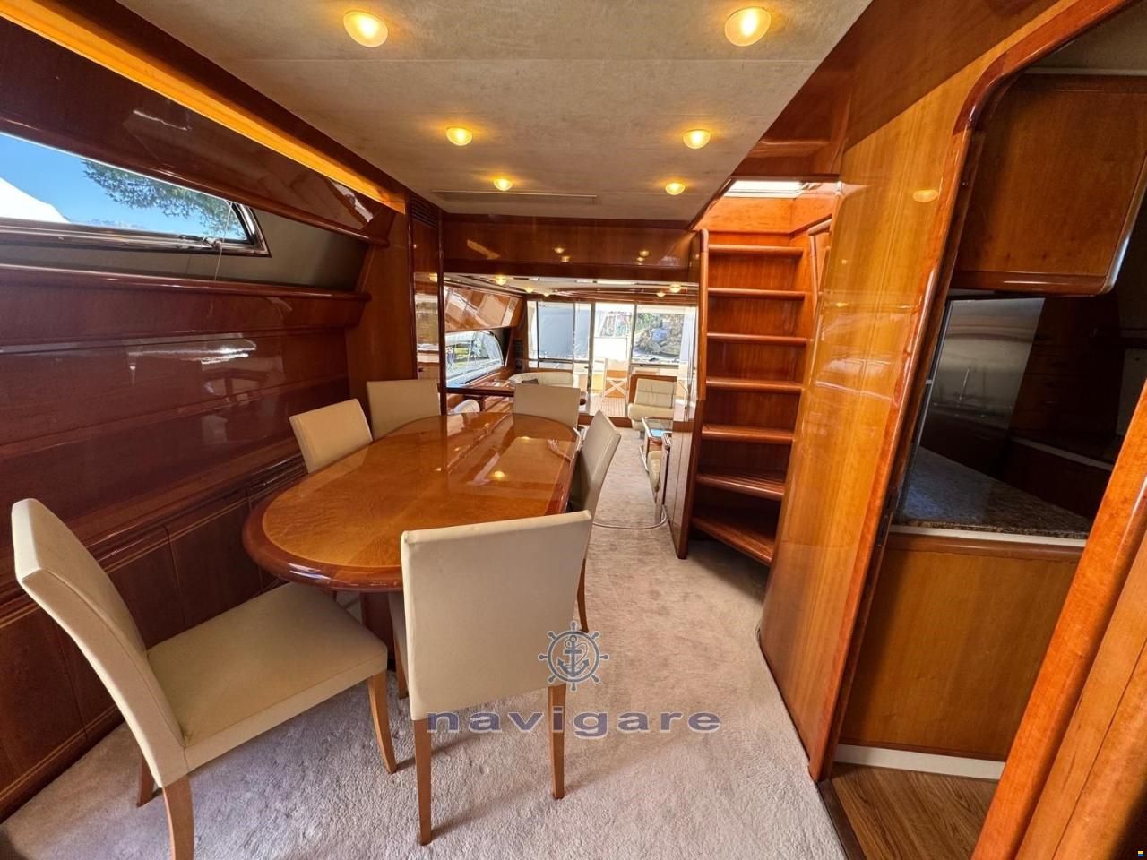 Ferretti 810