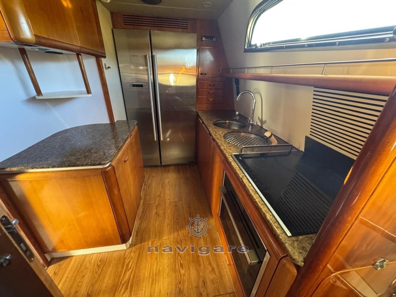 Ferretti 810