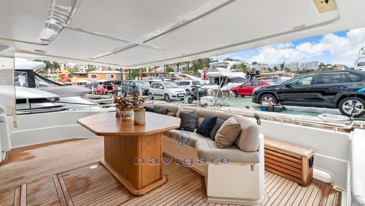 Ferretti 810