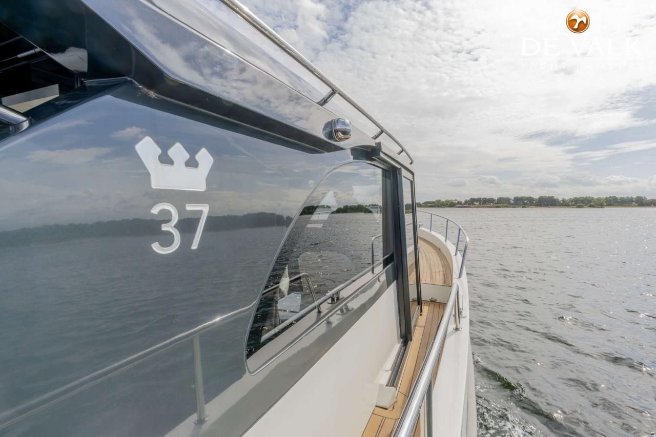 Maxima 37